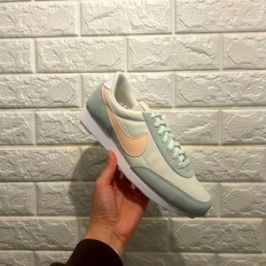 Nike daybreak sneaker